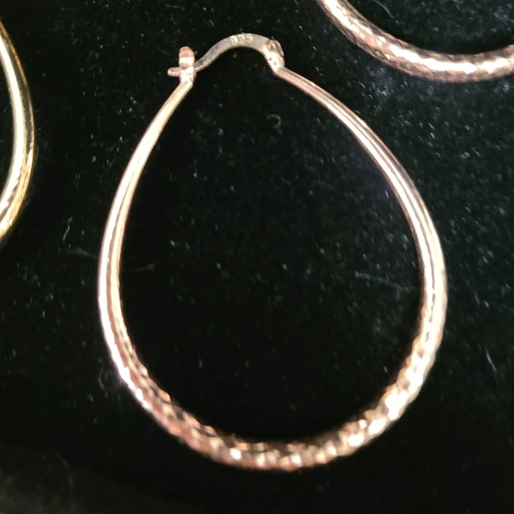 Redvelvetrebel earrings set